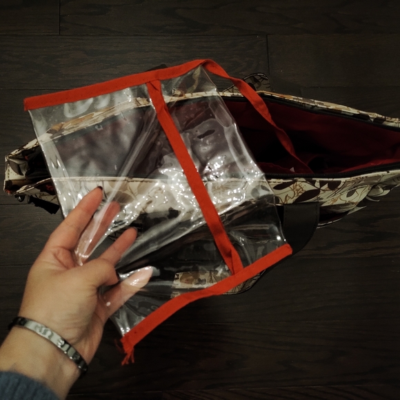 12 month baby snowsuit + mommy bag for free - Picture 10 of 11